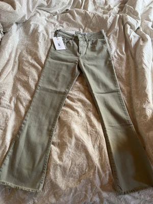 Lois Jeans - Aldrig använda jeans som är felköpta, de är kortare i modellen  