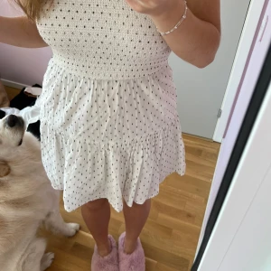 Vit prickig bandeau klänning - Fint skick💗