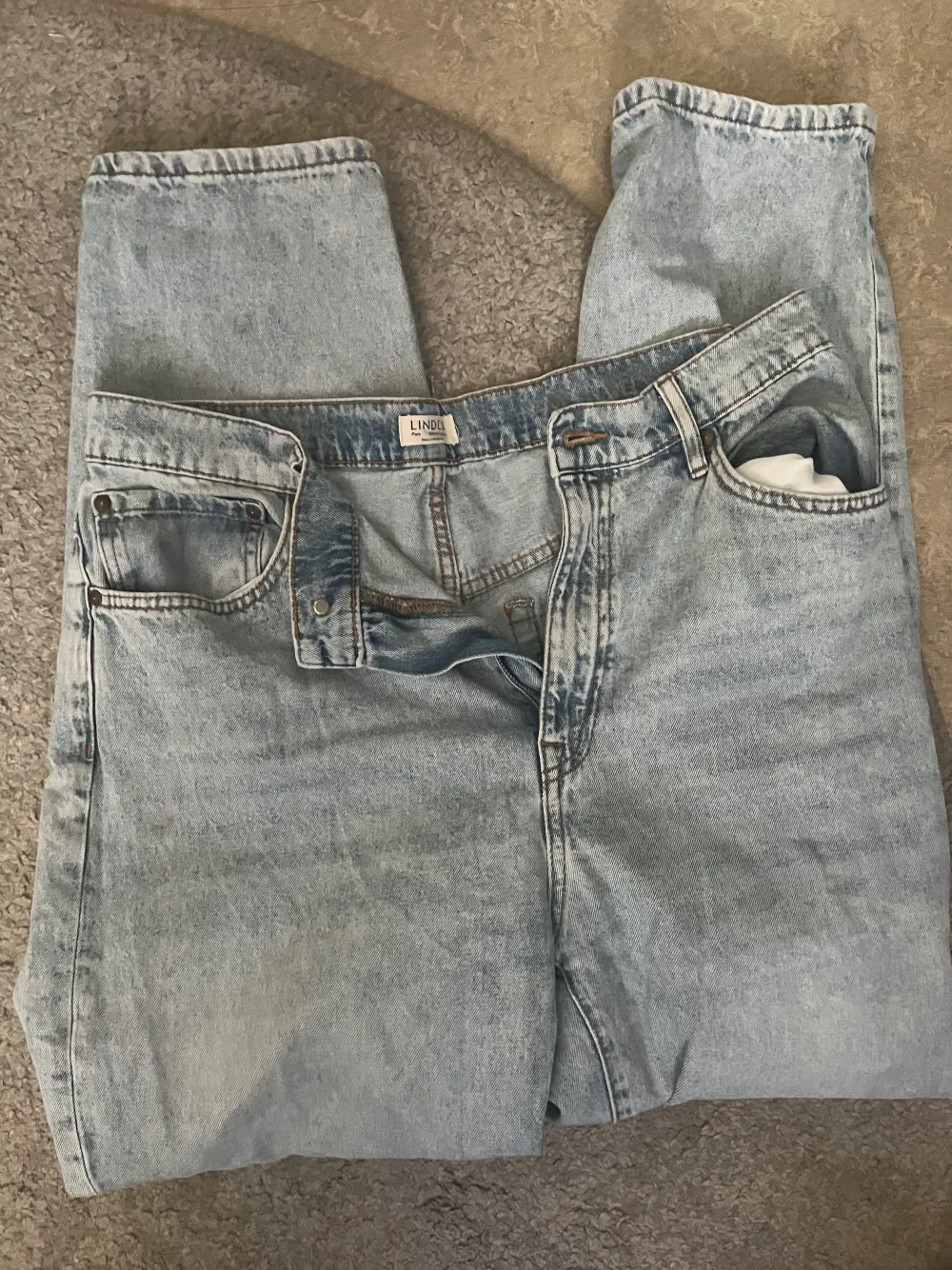 jeans i strl 42. ljus tvätt och fint skick! från lindex. Jeans & Byxor.