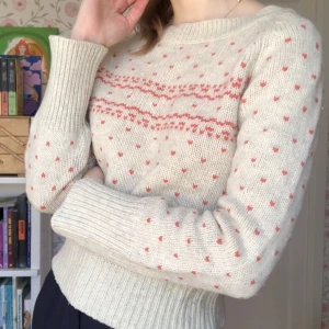 Noa Noa stickad tröja  - Mysig och mjuk stickad tröja gjord av 80% lamm ull. 