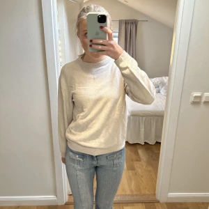 Stickade tröjor - Säljer mina supersnygga, sköna och enkla stickade tröjor. Köpta på zaras barnavdelning. Båda för 150 en för 100kr💓💓