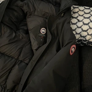 Canada goose Strl M - 8/10 cond Storlek M Säljes för 4200