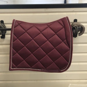 Ps of sweden dressyr schabrak  - !Nyskick!  Använt en gång pågrund av att det är för stort på min lilla islandshäst. Storlek Cob 