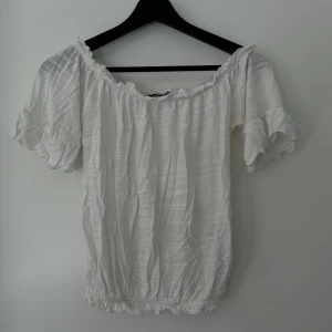 Off shoulder topp - Går att ha som off shoulder och som vanligt 