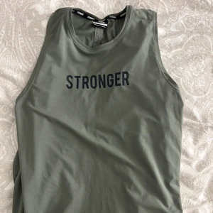 Tränings linne - Säljer denna tränings linne från stronger❤️