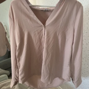 Ljusrosa skjorta - Strl M, 150kr, från HM, fint skick💗