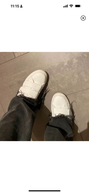 Zara skor - Ett par kardborre skor som jag skulle ha till studenten förra året men inte blev använda, eftersom jag hade ett till par! I storlek 39