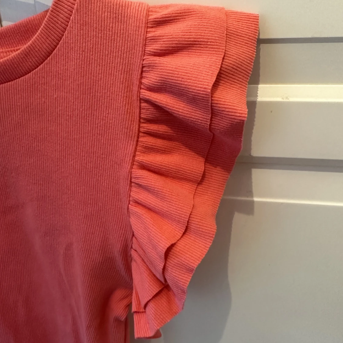 Topp med volanger  - 90