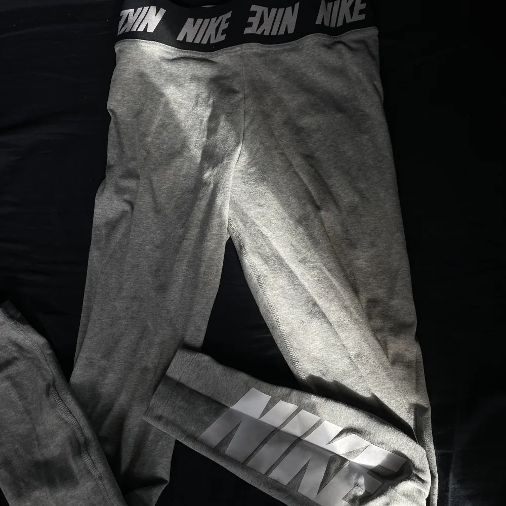 Otroligt fina tränings tights från Nike, använda fåtal gånger . Jeans & Byxor.