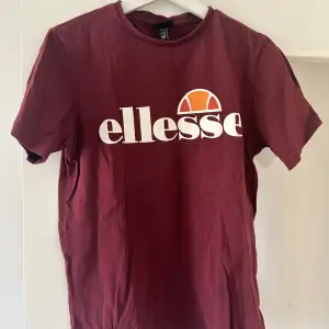 Ellesse t-shirt i storlek:38.