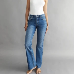 Low waist bootcut jeans  - Supersnygga och stilrena jeans från Gina. Säljer då de inte kommer till användning! Nyskick💖💖