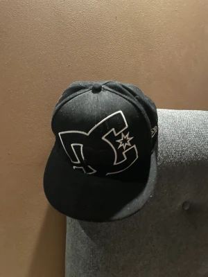 DC court keps - Använd få gånger, säljer då jag inte använder längre, 9/10 skick