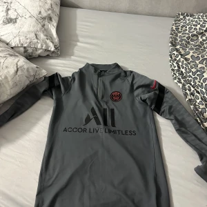 PSG tröja - PSG tröja som säljs i storlek S. Snabb affär 500:-  Skick: i fint skick