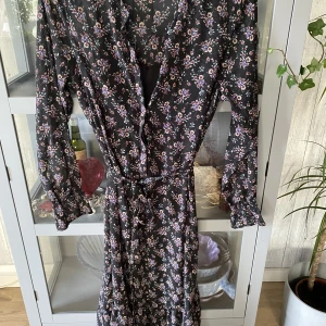 Fin klänning  - Storlek 42