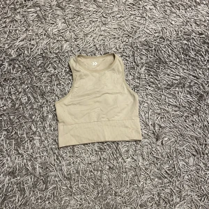 Tränings linne  - Ett tränings linne från lager 157! Använd max 1-2 ggr. Jättefin och praktisk! 