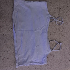 Linne  - Vitt linne (som är kort) 