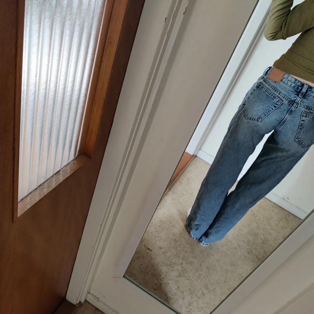 Lågmidjade jeans från weekday i modellen arrow W23 L30. Använt några få gånger så de är i bra skick. Jeans & Byxor.