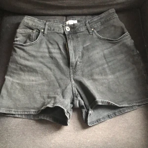 Jeans shorts❤️ - Jätte fina gråa jeans shorts inte använda mycket och i fint skick❤️