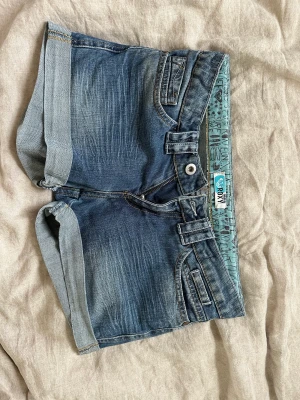 Jeans shorts. - Söta jeans shorts utan några difekte.👌🏼