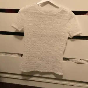 Gullig basic vit meshad tröja , inga tecken på användning