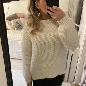 Stickad tröja  - Jätte fin stickad tröja! Använd fåtal gånger💖