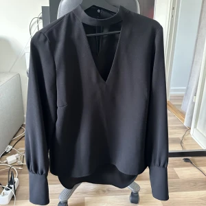 Blus - Svart blus från zara strl m i, använd men fint skick!
