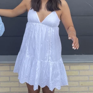 Zara klänning  - Säljer denna då den inte kommer till användning, jätte fin och knappt använd 💕🤍