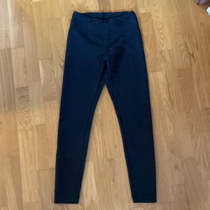 Löparthights  - Knappt använda löpartights från Röhnich med textur. Säljes för de är för små för mig