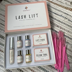 Lash lift kit - Säljer detta lash lift kit som endast är använt en gång! Har ingen användning för det då jag har börjat med fransförlängning istället. Men resultatet blev jättebra den gången jag gjorde det, och det är väldigt lätt att använda. Köptes från Amazon. 