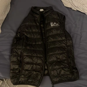 Armani väst - En Armani väst, använd 2-5 gånger Cond=9/10
