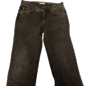 Low waist jeans - Jättesnygga lågmidjade jeans som inte kommer till användning längre. Säljer till ett lågt pris men går att pruta☺️