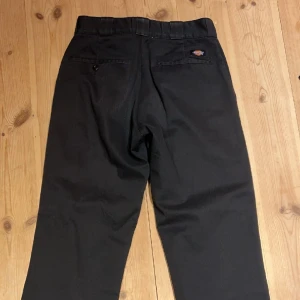 Dickies 874 Original Fit W30/L32 - Säljer byxorna då jag inte använder dem längre, lite slitna vin anklen men inte jätte synligt