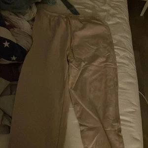 beige tunna mjukis - Kom priv