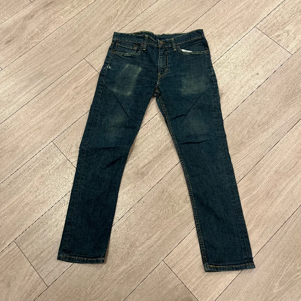 (Nr.6) Vintage Levis jeans!  Skick- 5/10 Defekter - se första bilden. Storlek - 32/30. Jeans & Byxor.