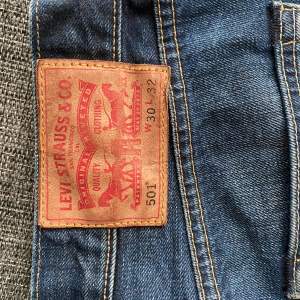 Snygga trendiga Levis 501 jeans stl 30/32