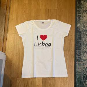 I love lisboa T-shirt. Strolek M. Aldrig använd