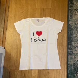 I love Lisboa T-shirt  - I love lisboa T-shirt. Strolek M. Aldrig använd