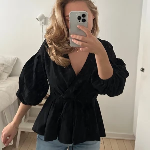 Söt blus  - Supersöt blus från NA-KD