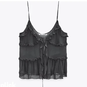 Zara topp - Zara topp jätte fin och bra skick säljer för att råka köpa i fel storlek köpte för 250 och säljer för 200