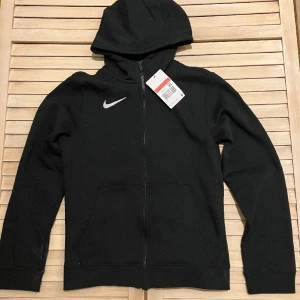 Nike hoodie youth  - Helt ny Nike Hoodie. Strl L. 147-158,   12/13 år