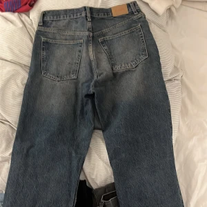 Weekday Galaxy Jeans - Säljer jeansen med storleken 28/30. Knappt använda