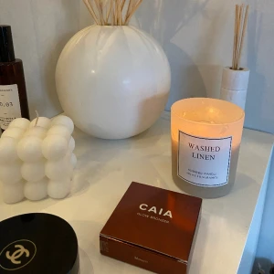 Caia glow bronzer - Säljer nu denna helt ny samt oöppnade caia glow bronzer i färgen ”Monaco” min absoluta favorit bronzer köpt om flera gånger, men råkade beställa två stycken i Oktober. Säljer för 299kr + frakt🩷🩷🩷