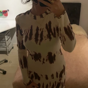 Kort klänning - Säljer denna helt nya klänning från Zara i storlek S. Aldrig använt!