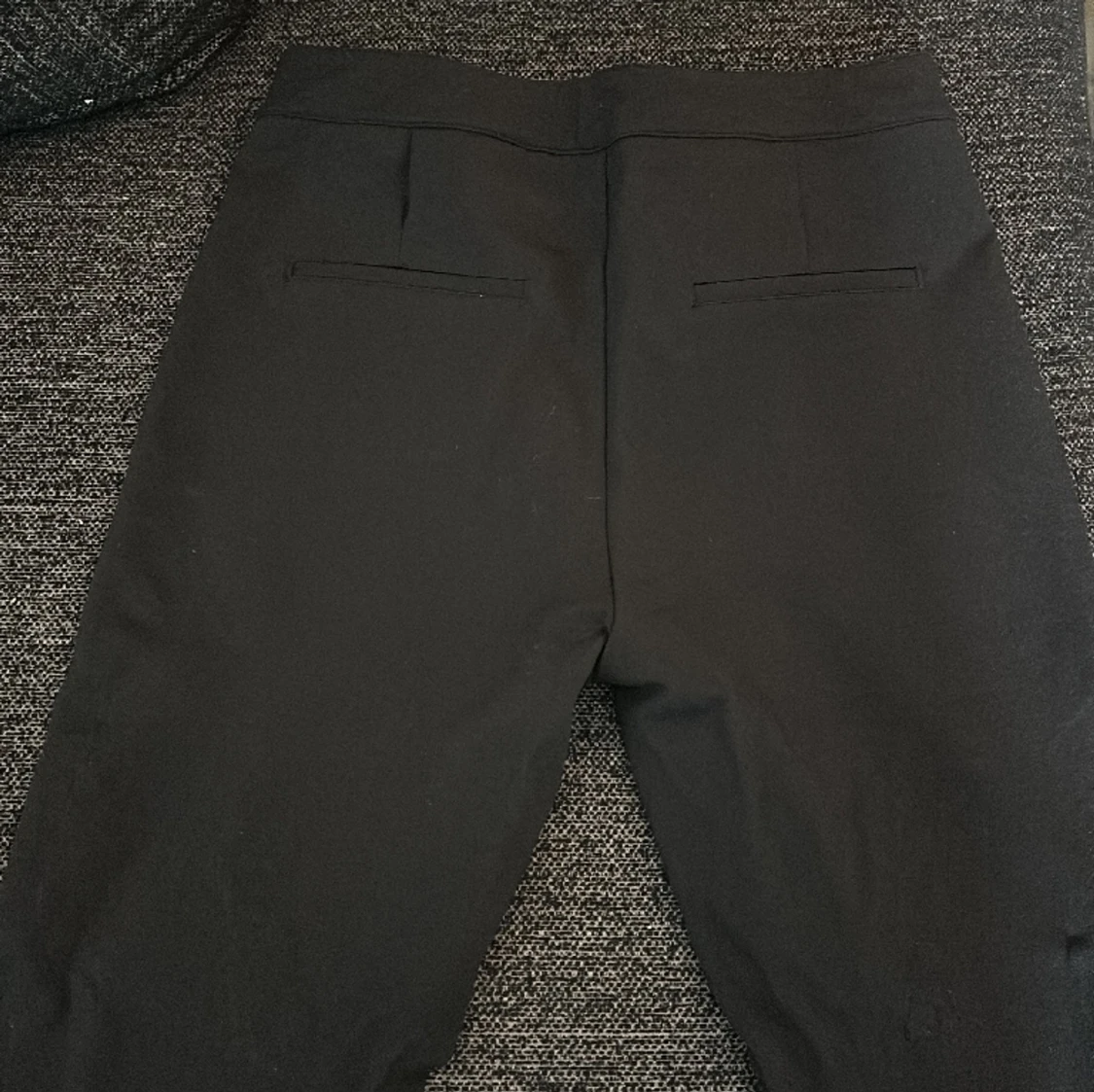 Svart stretch byxa från hm. Den är nästa som ny och fin kvalite. Storlek L  - 90