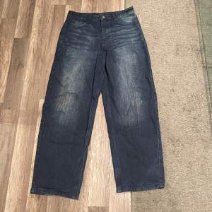 Ett par mörkblå Collusion jeans! - Stl W32 L32