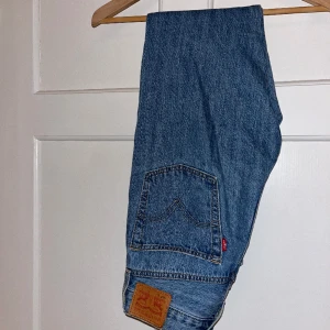 Levis 501 - Säljer mina vintage Levis 501! Säljer då de tyvärr inte passade mig riktigt! Säljer för 500kr men är fler intresserade kan de bli budgivning!🌸