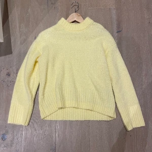 Stickad tröja - stickad tröja från Gina tricot.