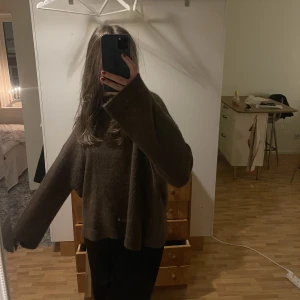 Stickad tröja - Fin brun stickad tröja från Gina!