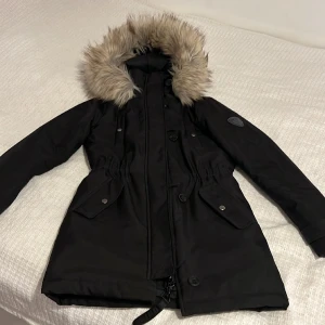 Vinterjacka - Använt denna men den är i bra skick 💘priset går att diskutera!