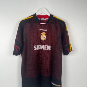 Fotbollströjoa - Optimus - Real Madrid CF 2006/07 Size M Skick 8/10 299kr 